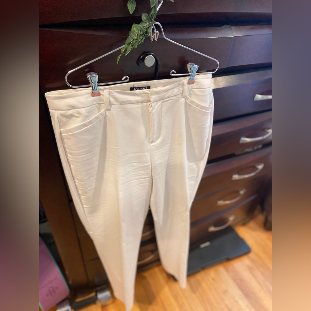 Roz and Ali creamy white dress pants